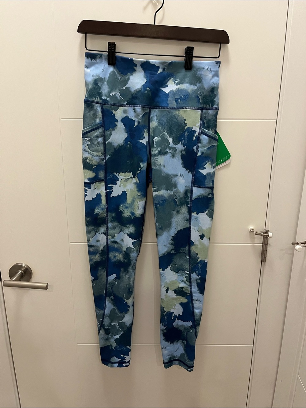 NWT Reebok Blue & Green Watercolor Print Women’s Leggings Small 7/8 High Rise